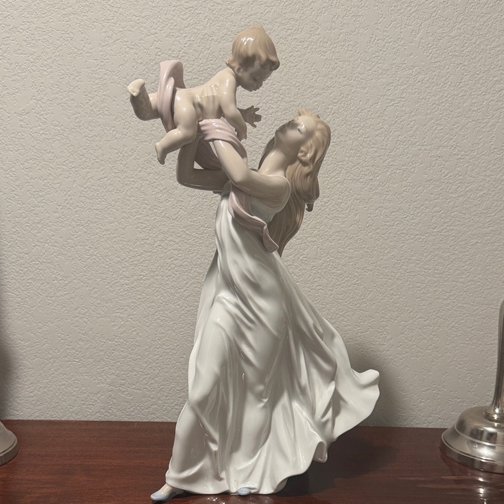 Lladro Porcelain Sculpture “ My Little Sweetie “